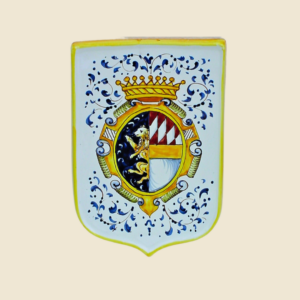 Shield shaped tile cm 25 x cm 18  cote of arms