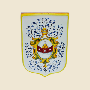 Shield shaped tile cm 25 x cm 18 cote of arms