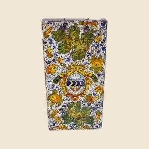 Rectqngular tile cm  30 x 15 Cote of arms and Cafaggiolo green leaves