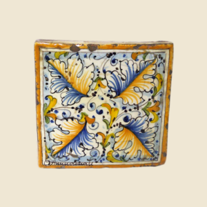 Square tile cm 15 x 15  folk motifs
